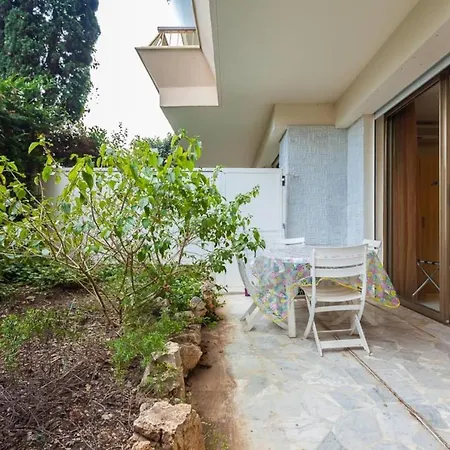 Guestready - A Great Getaway With A Private Garden